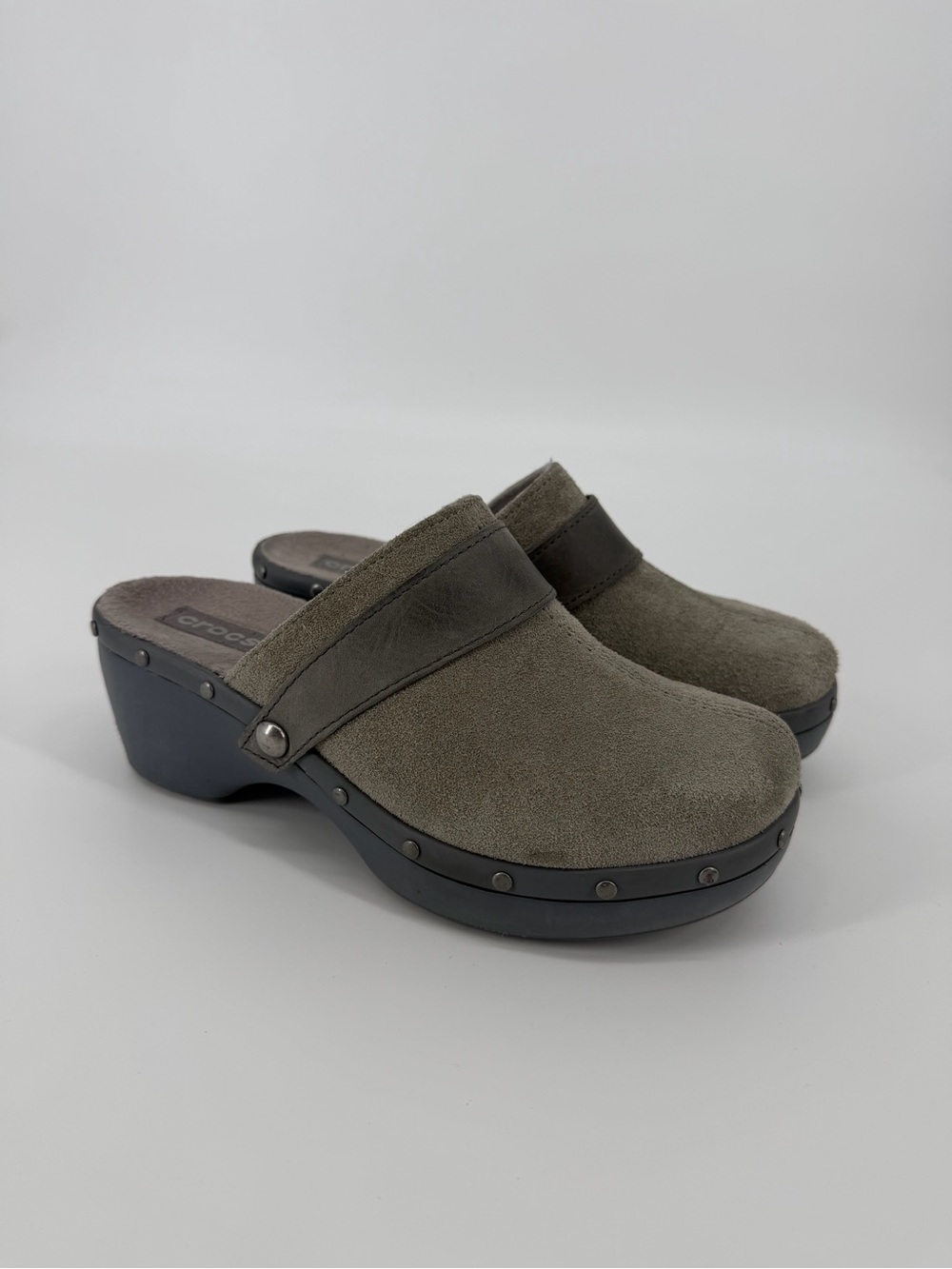 Crocs Cobbler Suede Studded Wedge Clogs Gray Women’s Size 8